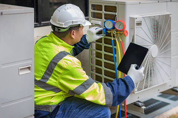 Professional Hvac technician working in Jbphh, HI